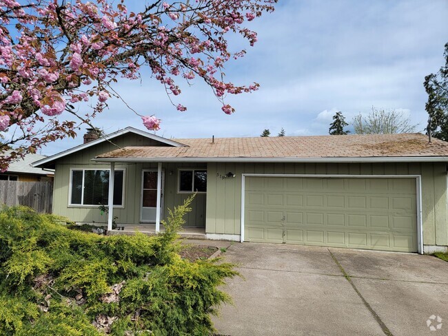 Building Photo - New paint and flooring Rental