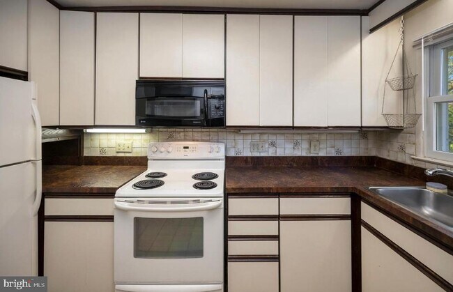 Photo - 6507 Byron Ave