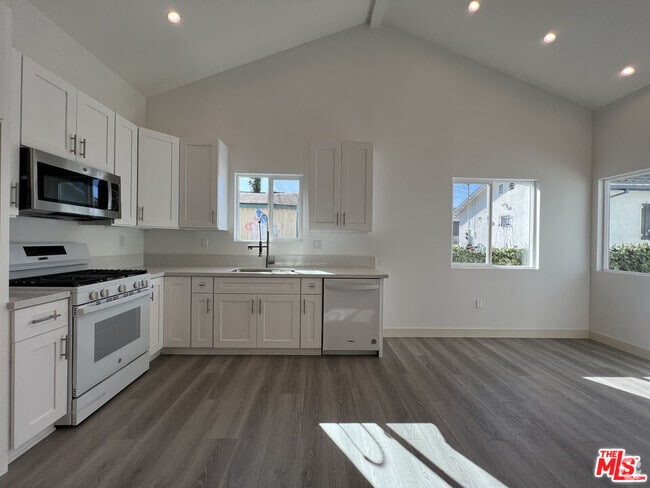 Building Photo - 8642 Baring Cross St Rental