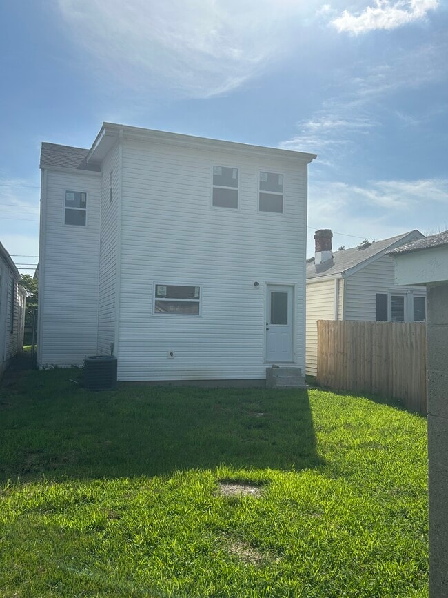 Backyard, rear entry - 2141 Bradley Ave