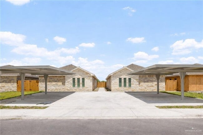 Building Photo - 10 Hiawatha Dr Unit 1