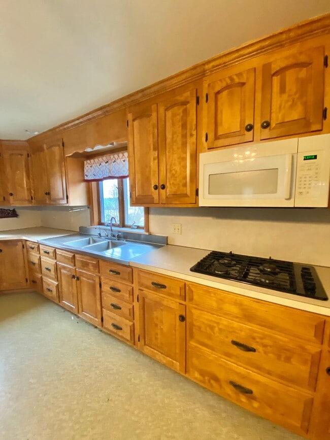 Photo - Peaceful Country Living - 4 BR / 3BA