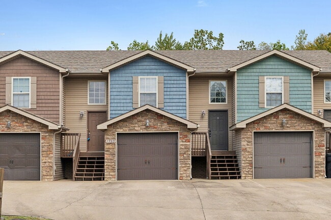 Building Photo - 1723 B THISTLEWOOD DR. Clarksville, TN 37042 Rental
