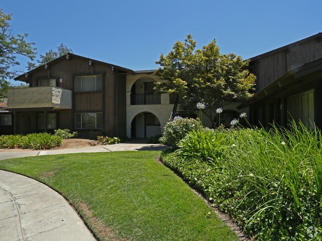 Casa Del Rey Apartments