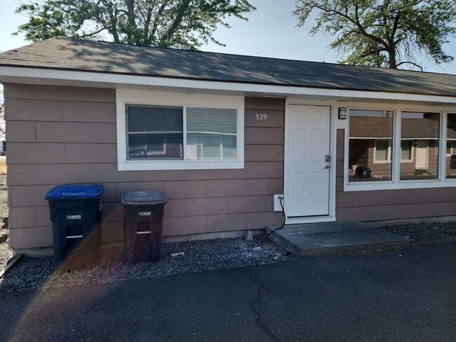 Building Photo - 333-335 Gibby Unit 335 Gibby