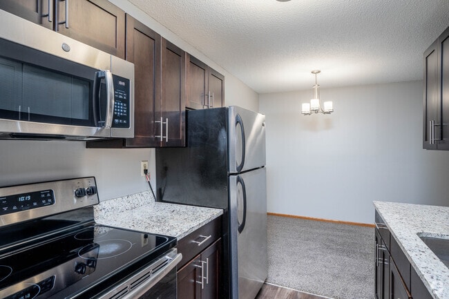 1BR, 1BA - 758SF - Kitchen