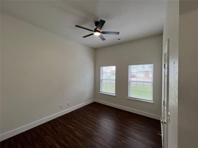 Photo - 985 N Daisy Ln