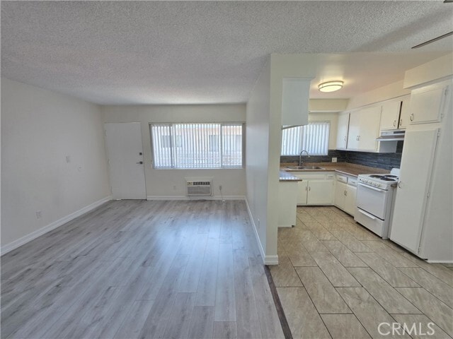 Building Photo - 15436 Vanowen St Unit 9