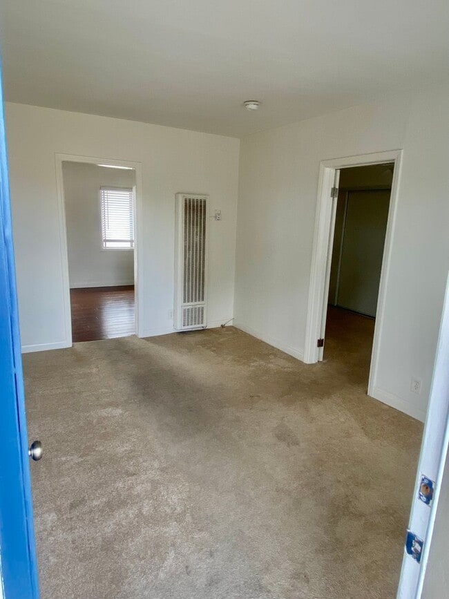 Photo - 4671 Westlawn Ave Unidad 4675