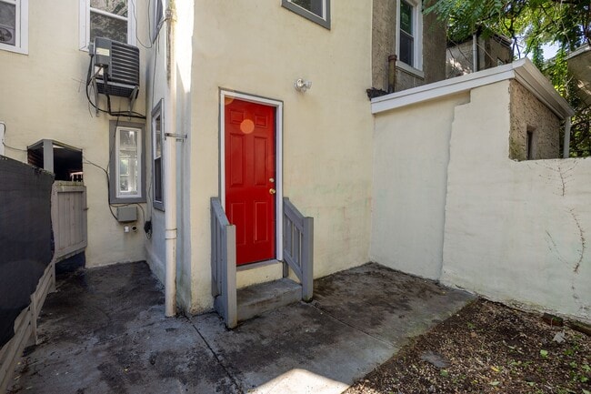 Photo - 17 E Ashmead St