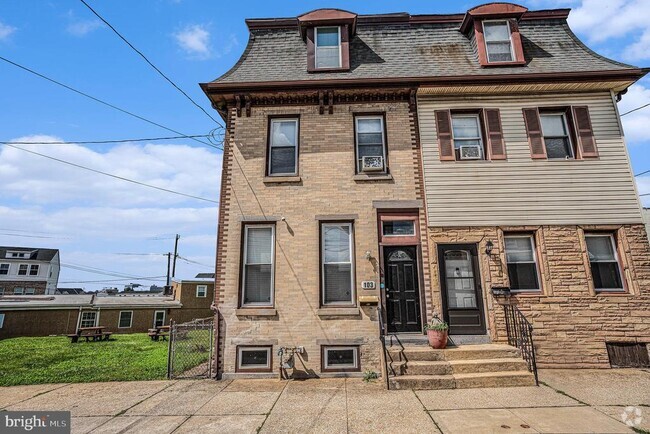 Building Photo - 103 E 4th St Rental