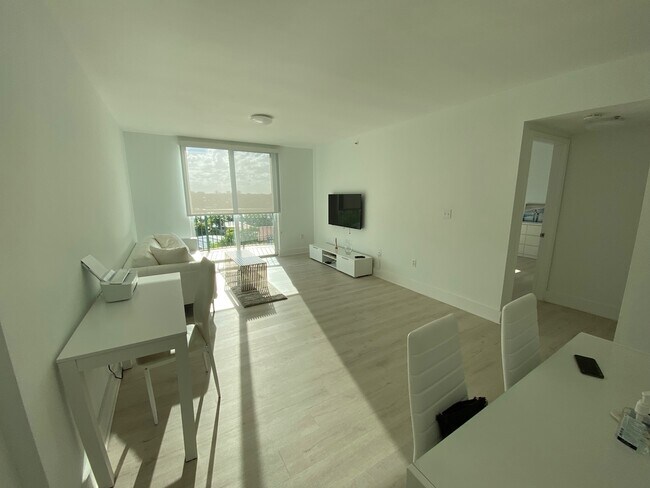 Photo - 8888 Collins Ave Unidad 512