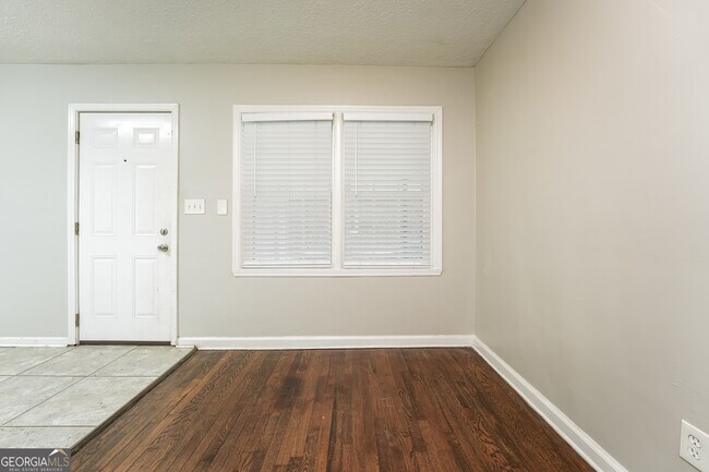 Photo - 4554 Mitchell St