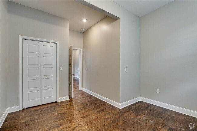 Building Photo - Charming 1920 renovated home!