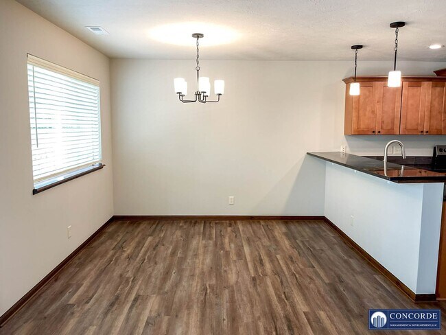 Luxurious Townhome with Stunning Design, E...