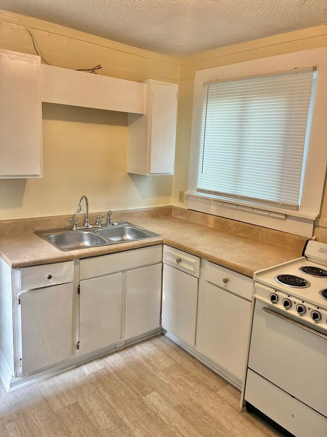 Photo - Charming 1BR Efficiency in Summerville Near Downtown & Hospitals