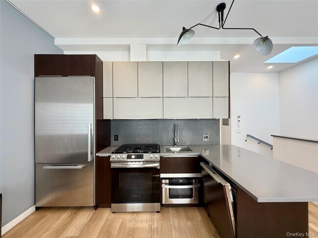 Photo - 71-57 69th Pl Unit 2