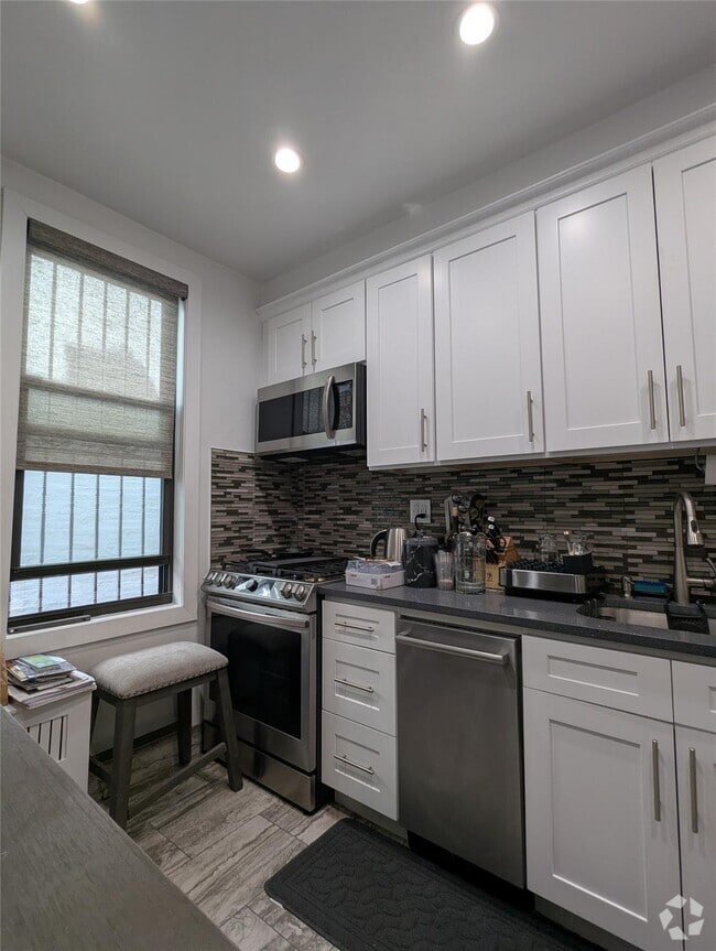 Building Photo - 33-52 29th St Unit 1F Rental
