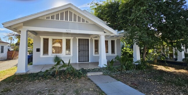 Building Photo - 2 Bedroom home near Mt. Rubidoux!