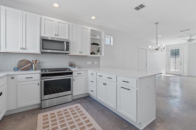Photo - 801 N Bluff Dr