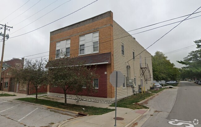 Building Photo - 230 S Dubuque St Unit 2 Rental