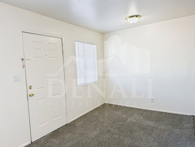 1211 W Apache Trail Unidad B