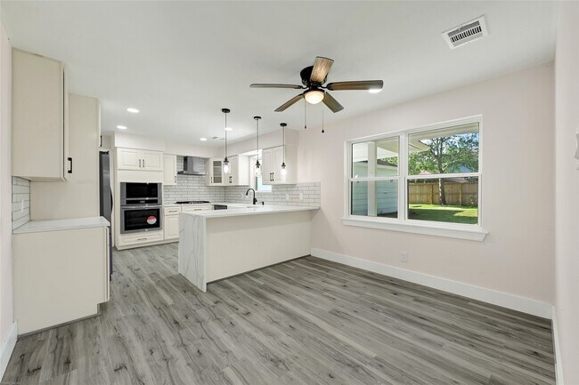 Photo - 7707 12 Fairway Ln