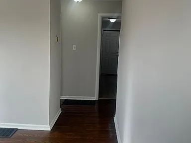 Photo - Close to downtown without the price tag. Updated 1BD/1BA with hardwood floors, granite counters, ... Unidad Apt A