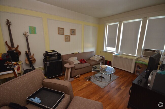 Building Photo - 1711 Commonwealth Ave Unit 33 Rental