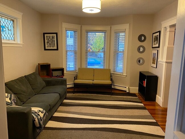 Building Photo - 66 Auburn St Unit 1