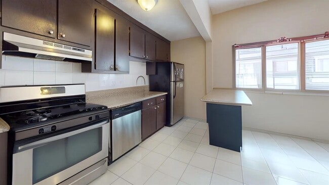 Building Photo - 240 School St Unit 1