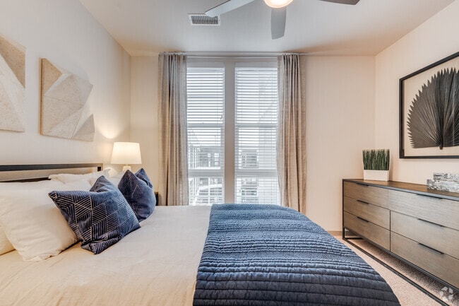 1 BR, 1 BA - 865 SF