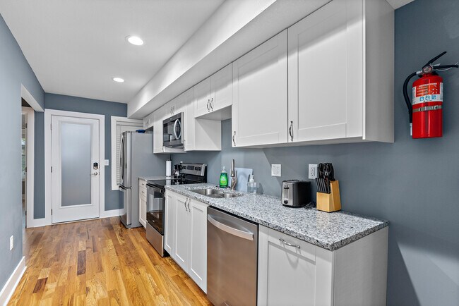 Photo - 4045 Kenwood Ave