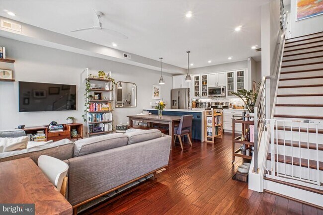 Photo - 455 Luray Pl NW