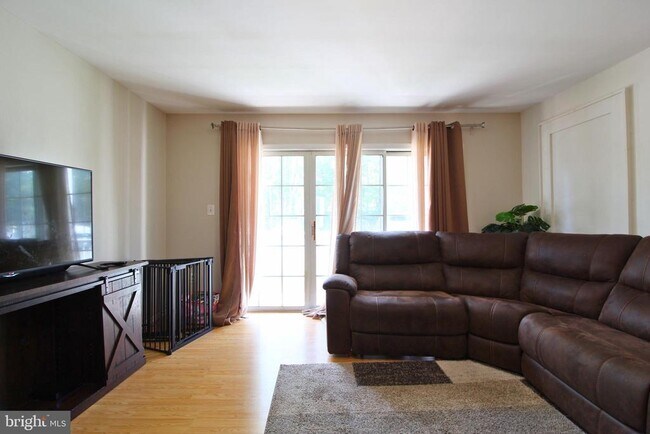 Photo - 74 Cheverny Ct