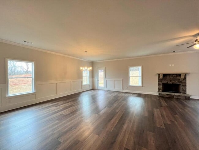 Photo - 130 Hawthorn Ln