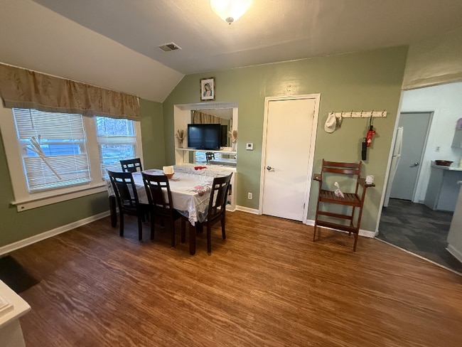 Photo - 814 Beechwood Ave