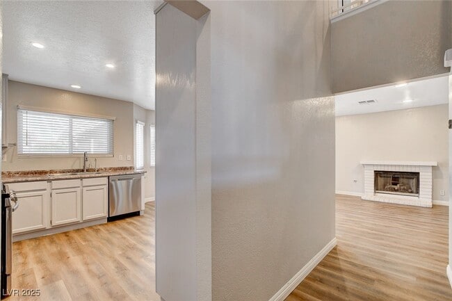 Photo - 446 Nettleton Cir