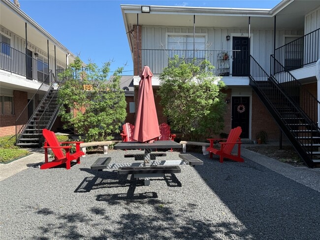 Photo - 425 E 9th St Unit 16