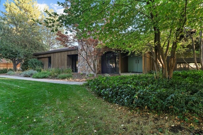 Photo - 980 E 1800 N