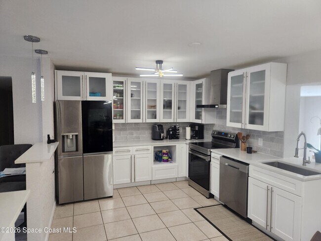 Photo - 462 Breakwater St SE