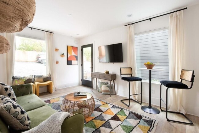 Photo - 542 Boulevard NE