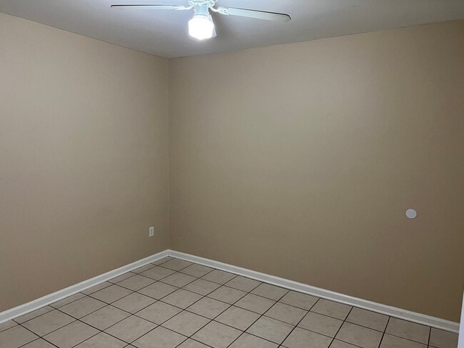 Building Photo - 504 Idlewild Dr Unit Apt B