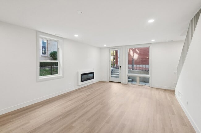 Photo - 2323 N Lister Ave Unit 1R