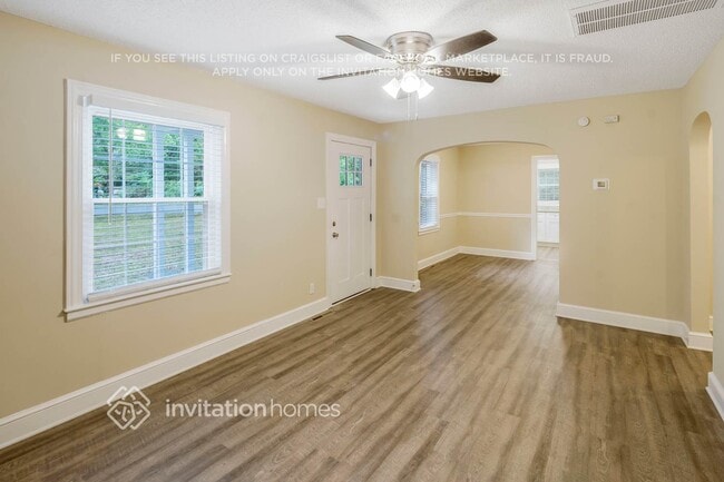 Photo - 7839 Chapman St