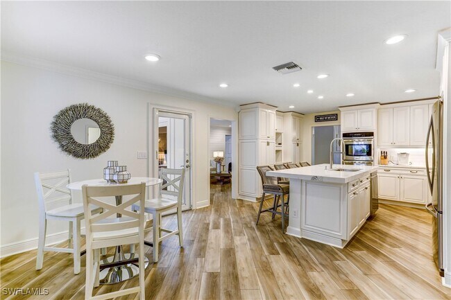 Photo - 370 6th Ave S