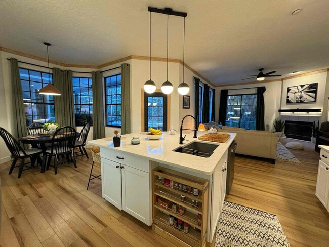 Photo - 7230 Oakridge Ave