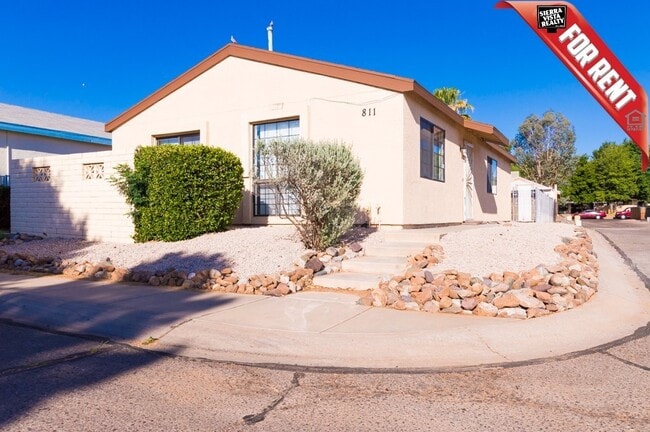 Building Photo - Charming Patio Home on Corner Lot! 2 Bedro...