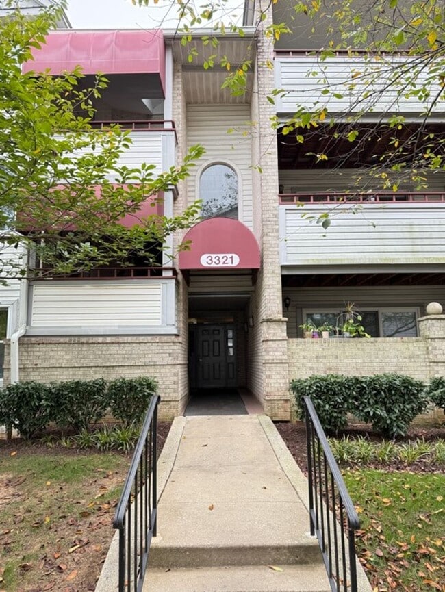 Building Photo - Silver Spring Condo with Modern Comforts a...