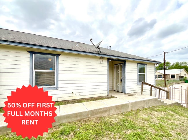 Building Photo - *MOVE IN SPECIAL* Convenient & Low-Maintenance Living Near St. Mary’s University!